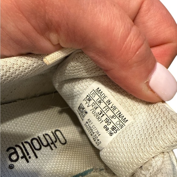 Adidas White and Black Sneakers Iconic Superstar Design - Picture 7 of 7